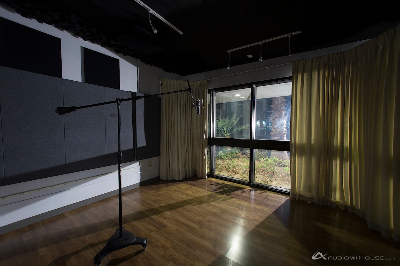 Live room and microphone at Audio Mix House, Studio C (13431045144)